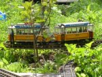 Spärlich besetzte Straßenbahn 001.jpg