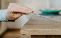 Tischfolie-2mm-transparent-abgeschraegt.jpg