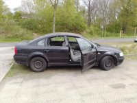 VW-Passat mit eingeschlagene Seitenscheibe.jpg