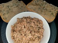 Körnerbrot und Aufstrich.jpg