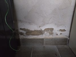 Feuchtigkeitsschaden Waschküche.JPG Feuchtigkeitsschaden Waschküche.JPG