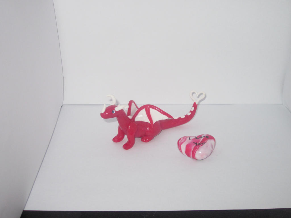 valentine_s_day_dragon_by_lunalux1-d73yn3n.jpg